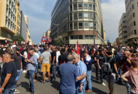  مد بشري من المتظاهرين في ساحة رياض الصلح بوسط بيروت