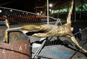زلاتان إبراهيموفيتش: لماذا يتعرض تمثال نجم كرة القدم السويدي لعمليات تخريب؟