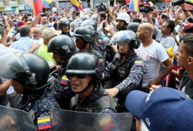 اشتباكات بين المعارضة الفنزويلية والشرطة في كاراكاس
