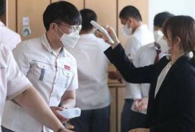 بالكمامات والمطهرات.. المدارس تستقبل الطلاب بكوريا الجنوبية