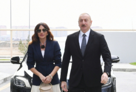  الرئيس والسيدة الأولى في افتتاح أول مستشفى جاهزة - صور