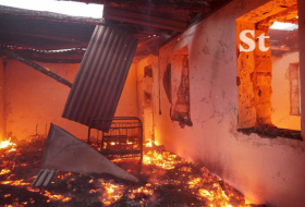 الأرمن يبدأون حرق منازل في منطقة لاتشين - صور