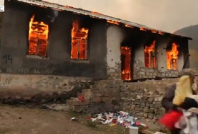 الأرمن يضرمون النيران في منازل في كيلبجار - فيديو