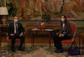  جيهون بيراموف يلتقي مع الوزيرة البلجيكية 