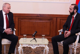   ناقش ميرزويان قضية كاراباخ مع السفير الروسي  