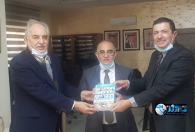   المؤرخ الأردني يهدي كتابه إلى سفير جمهورية أذربيجان لدى الأردن 