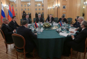  المسؤولون الأذربيجانيون والروس والأرمن يلتقون في موسكو 