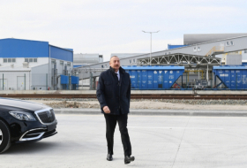 الرئيس إلهام علييف يؤسس مصنعين ويفتح مصنع الزجاج المسطح في سومقايت 