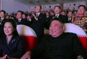 لأول مرة منذ عام.. زوجة زعيم كوريا الشمالية تفاجئ الجميع