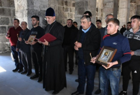   ممثلو الطائفة الدينية الاودينية الألبانية المسيحية يزورون دير 