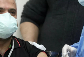 لبنان يلقح 1100 من العاملين في القطاع الطبي