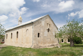   الأرمن يزورون دير أماراس  