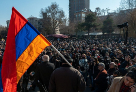  يلقي العديد من الأرمن باللوم على سركسيان في الهزيمة   