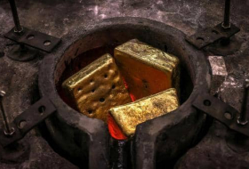 الذهب يصعد مع هبوط الدولار وتراجع سندات الخزانة الأميركية