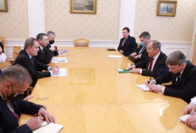  جيهون بيراموف يجري مفاوضات مع لافروف في موسكو 