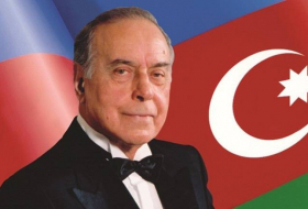 احياء الذكرى الـ 98 لميلاد الزعيم العام للشعب الاذربيجاني حيدر علييف  
