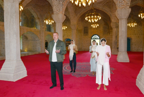  الرئيس يزور مسجد يوخاري غوهار آغا في شوشا - صور