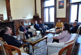 وفد البرلمان الاذربيجاني يزور السفارة الأذربيجاني في المجر