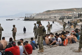 آلاف المهاجرين ما زالوا في جيب سبتة الإسباني بعد شهر من الأزمة الحدودية