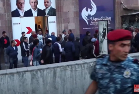  اشتباكات دامية بين أنصار باشينيان وكوتشاريان: هناك جرحى  (فيديو)  