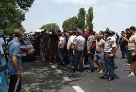   متظاهرون يغلقون طريقًا في أرمينيا  