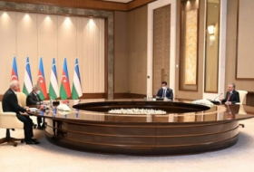  رئيس أوزبكستان يبحث مع نائب رئيس الوزراء الأذربيجاني تنظيم ملتقى إقليمية أولى 
