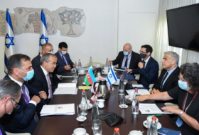 وزير الاقتصاد يجتمع مع مسؤولي إسرائيل