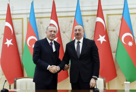   رئيس تركيا يجري مكالمة هاتفية مع الرئيس الاذربيجاني  