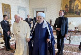   شيخ الإسلام الله شكر باشازاده يلتقي بابا الفاتيكان فرانسيسك  