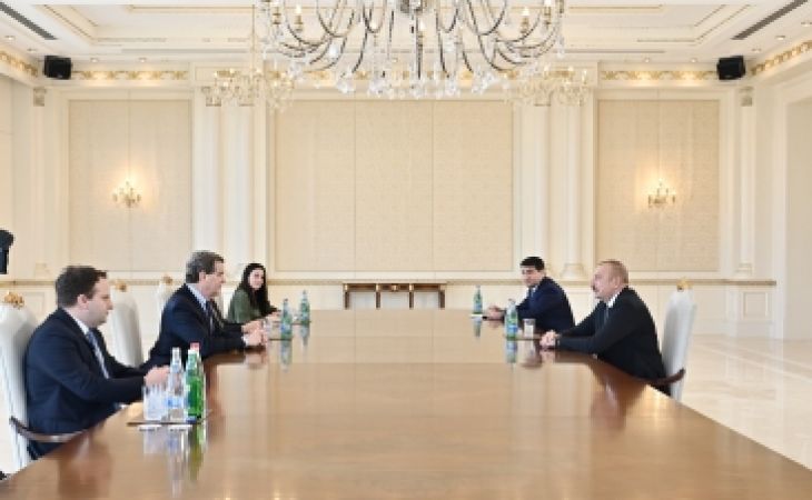   الرئيس إلهام علييف يلتقي المدير التنفيذي للجنة اليهودية الأمريكية والوفد المرافق له  