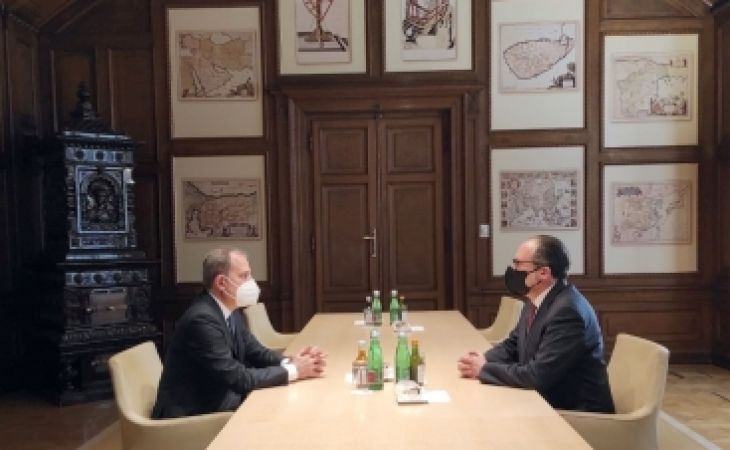   وزير الخارجية يلتقي بالوزير النمساوي الاتحادي لشؤون أوروبا والقضايا الدولية  
