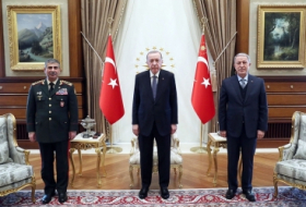   الرئيس التركي يلتقي وزير الدفاع الاذربيجاني  