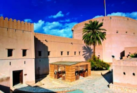 (عمران) و(بوادر العالمية) توقعان اتفاقية تشغيل قلعة نزوى