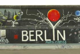 برلين تستضيف أول معرض في العالم لفن الرسم على الجدران (غرافيتي)- صور