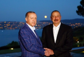 سوف تستمر اخواننا في النمو بشكل أقوى - يشارك اردوغان صورته مع علييف