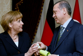 جاويش أوغلو: أردوغان يرغب في مقابلة ميركل وجها لوجه
