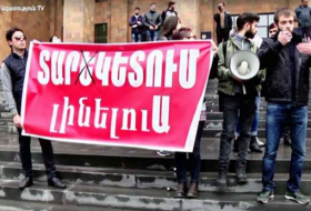 الطلاب في يريفان يعقدون العمل الاحتجاج مرة اخرى - بث مباشر