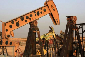 النفط يهبط من أعلى مستوى منذ 2015 وسط شكوك بشأن صعوده