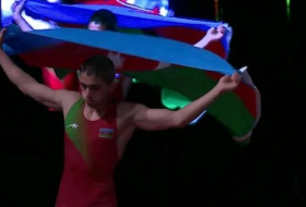 هزم المصارع الأذربيجاني الأرميني وأصبح بطل العالم - صور