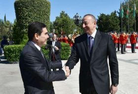 التقى إلهام علييف مع رئيس تركمانستان - صور
