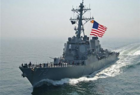الصين ترسل سفنا حربية لإبعاد بارجة أمريكية عن جزيرة لها